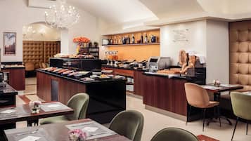 Café da manhã, almoço e jantar