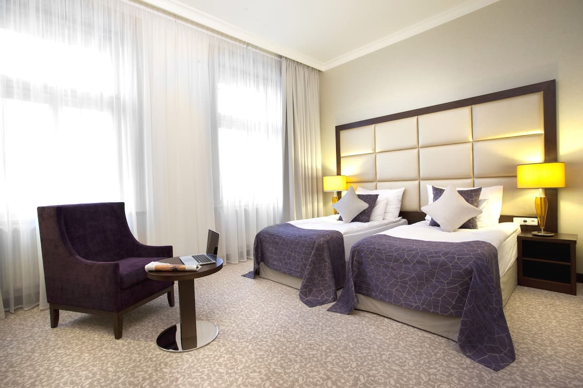 1 bedroom, premium bedding, minibar, in-room safe