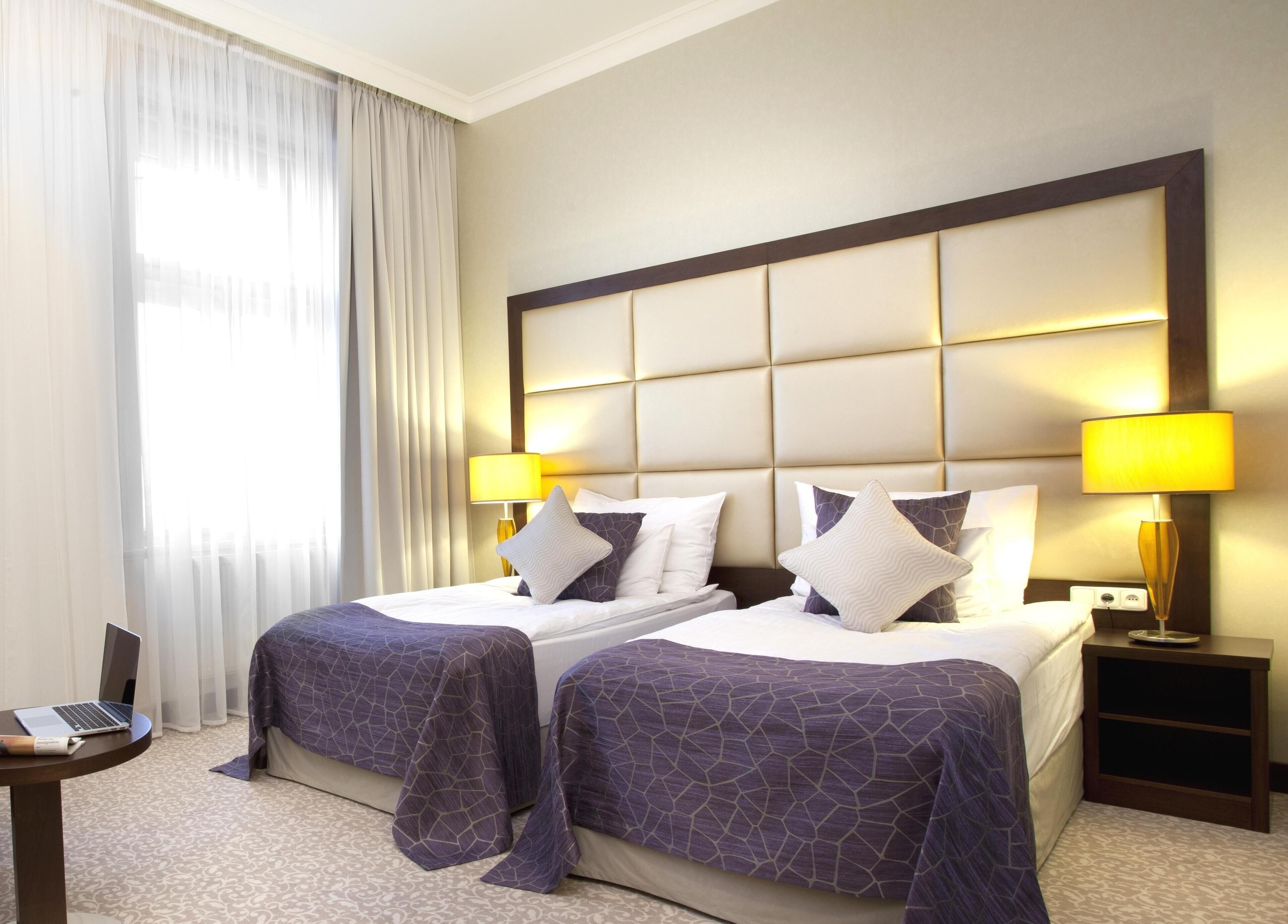 Ropa de cama de alta calidad y minibar 