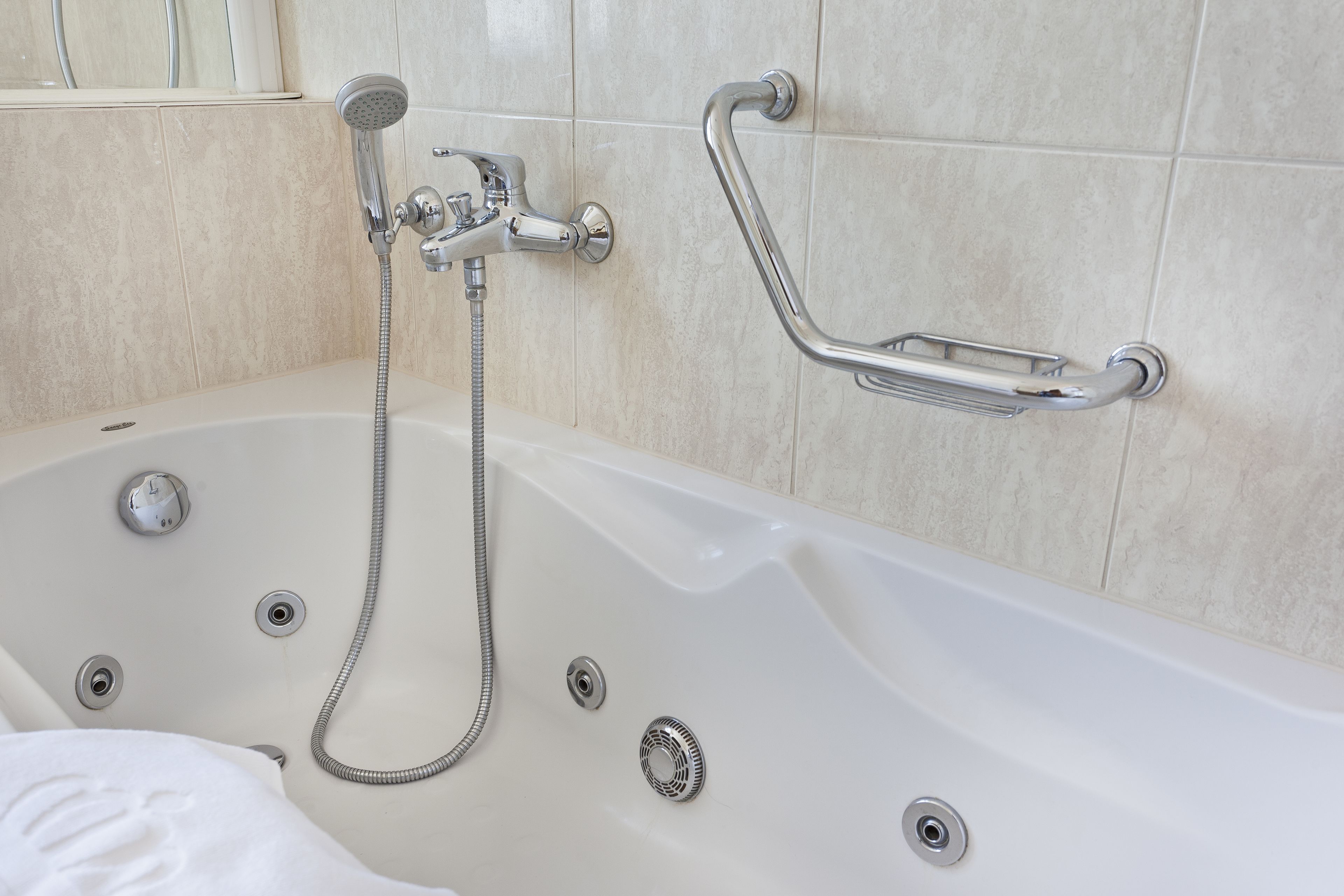 junior suite (free spa entrance) | jetted bathtub