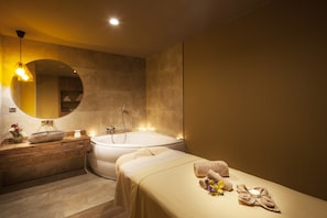 Couples treatment rooms, steam room, body treatments, hydrotherapy