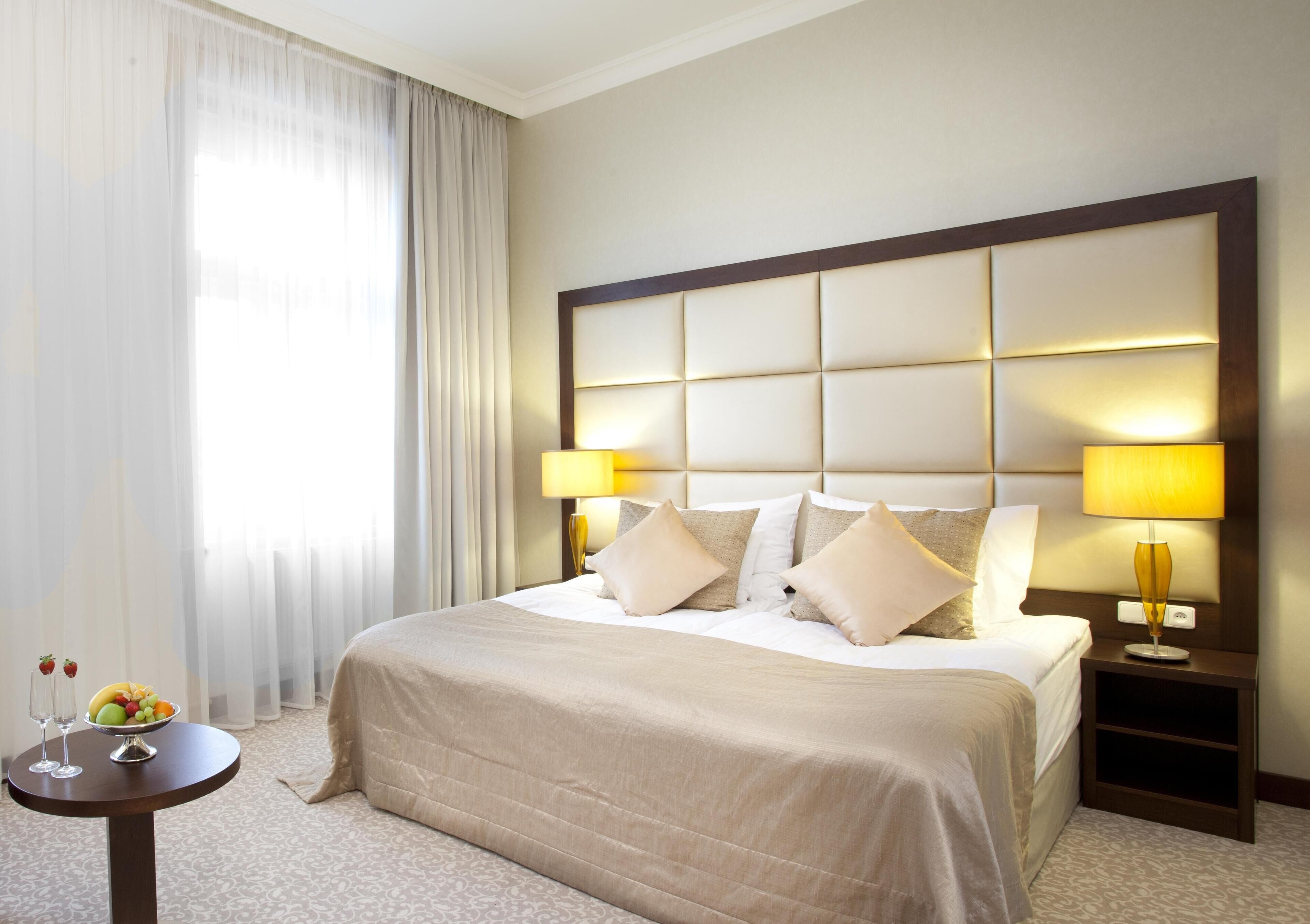Ropa de cama de alta calidad y minibar 