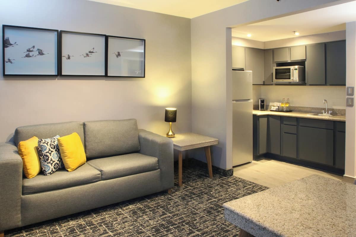 1 bedroom, in-room safe, desk, free cots/infant beds