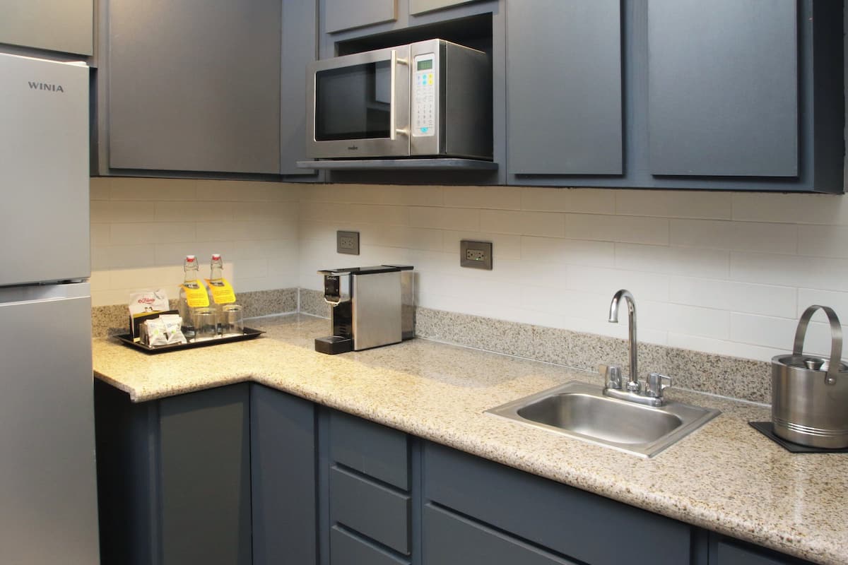 1 bedroom, in-room safe, desk, free cots/infant beds