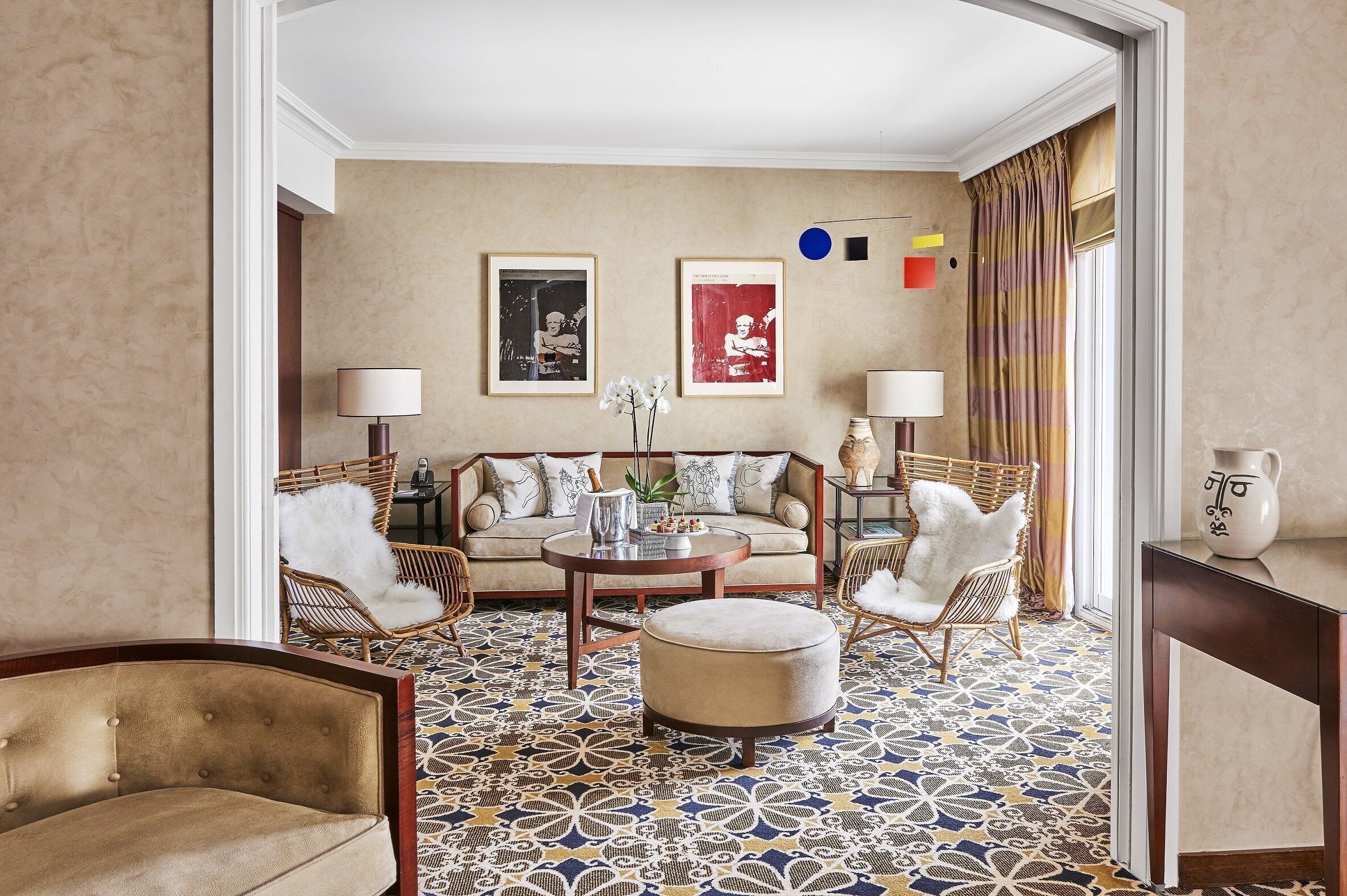 premium bedding, pillow-top beds, minibar, in-room safe