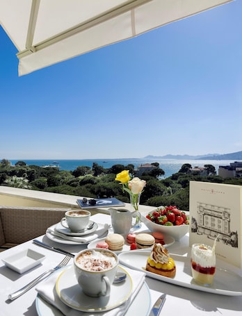 Deluxe Suite | View from room. Hotel Juana