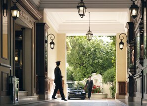 Property entrance - Hotel Juana (Antibes)