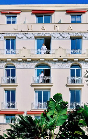 Front of property - Hotel Juana (Antibes)