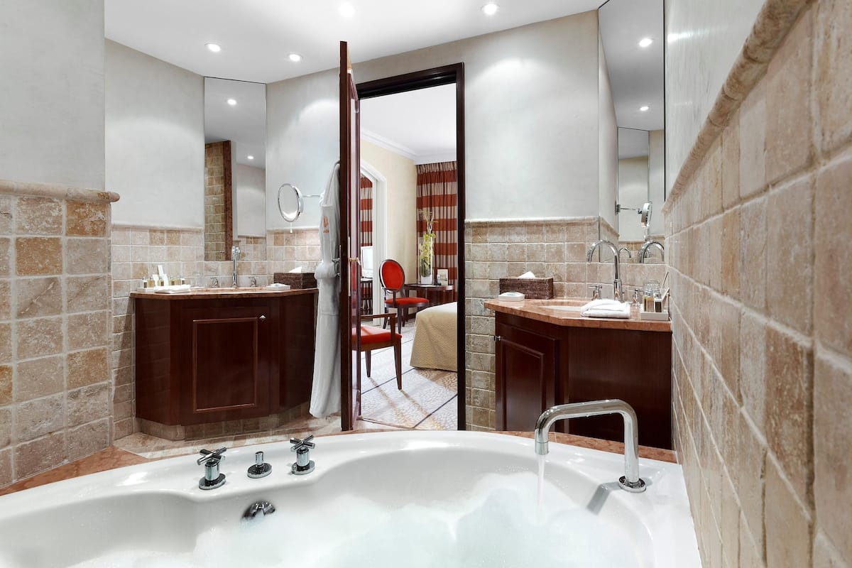 Hochwertige Bettwaren, Pillowtop-Betten, Minibar, Zimmersafe