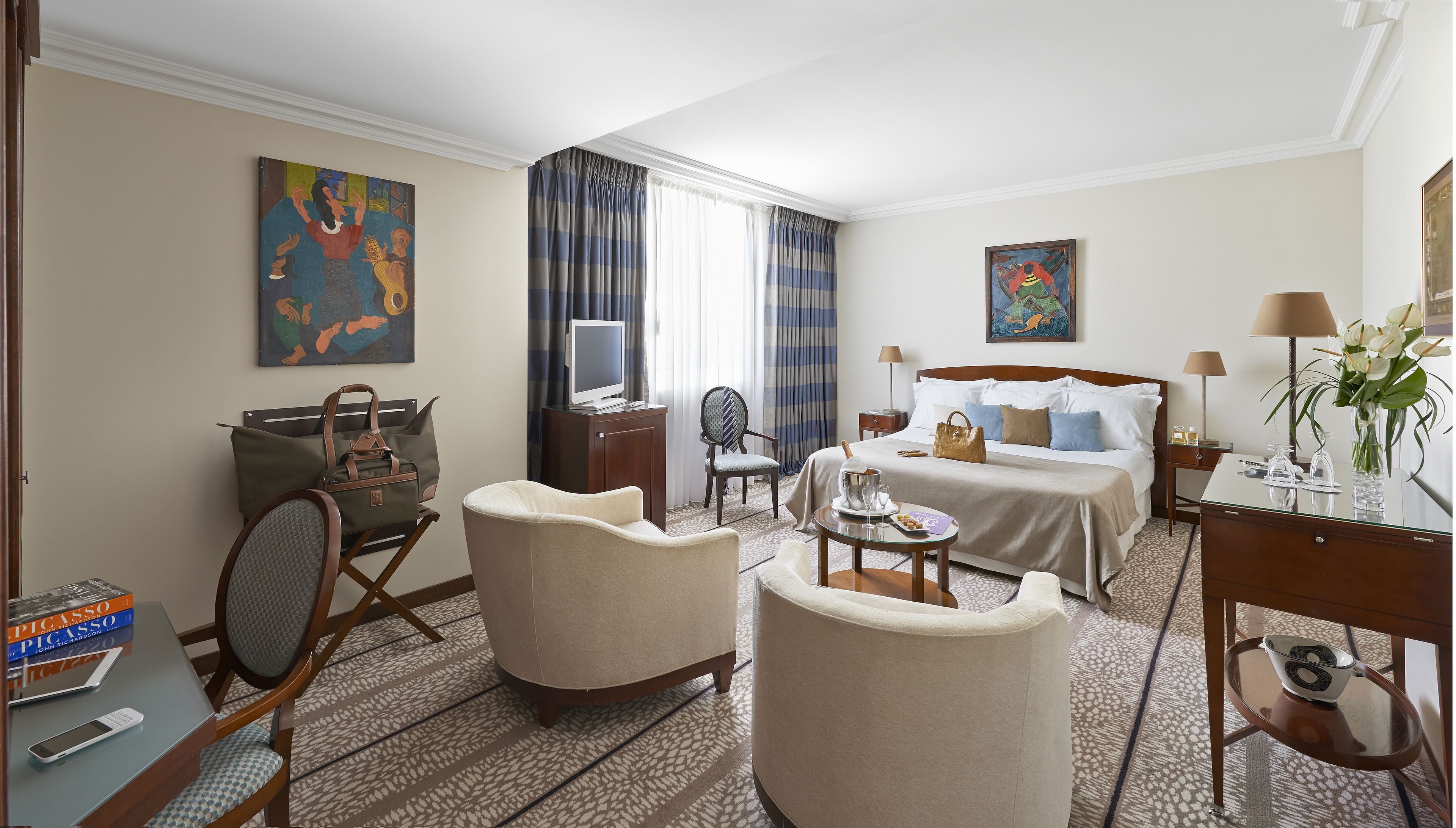 Premium bedding, pillow-top beds, minibar, in-room safe