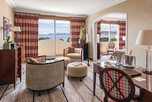 Premium bedding, pillowtop beds, minibar, in-room safe