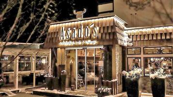 Fassade der Unterkunft – Abend/Nacht