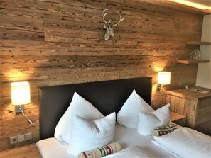 1 bedroom, Frette Italian sheets, premium bedding, down duvets