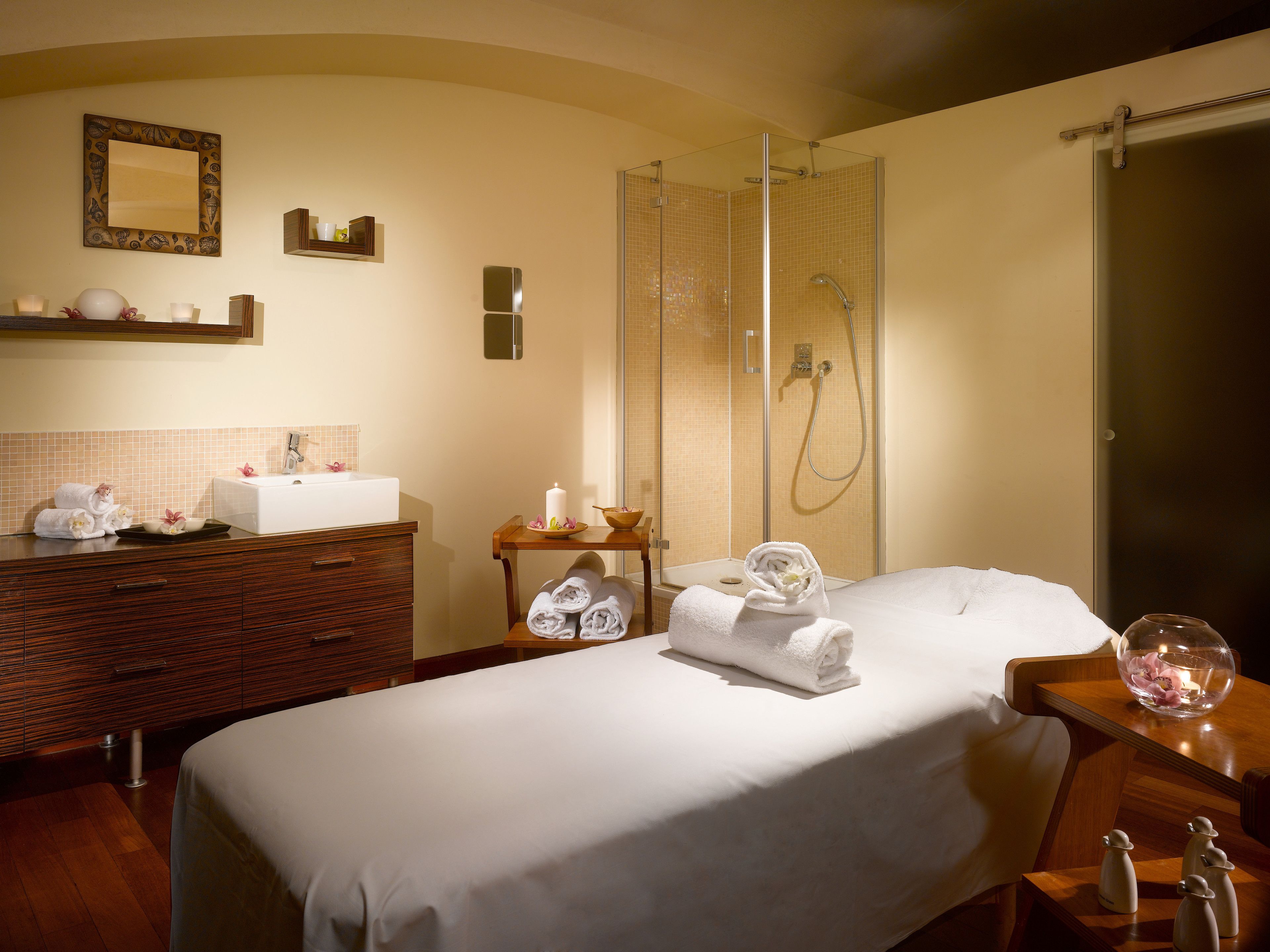couples treatment room(s), sauna, hot tub, steam room, body treatments