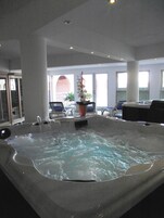 Indoor spa tub