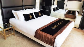 Suite, 2 Bedrooms, Pool View (6 persons) | Premium bedding, individually furnished, bed sheets
