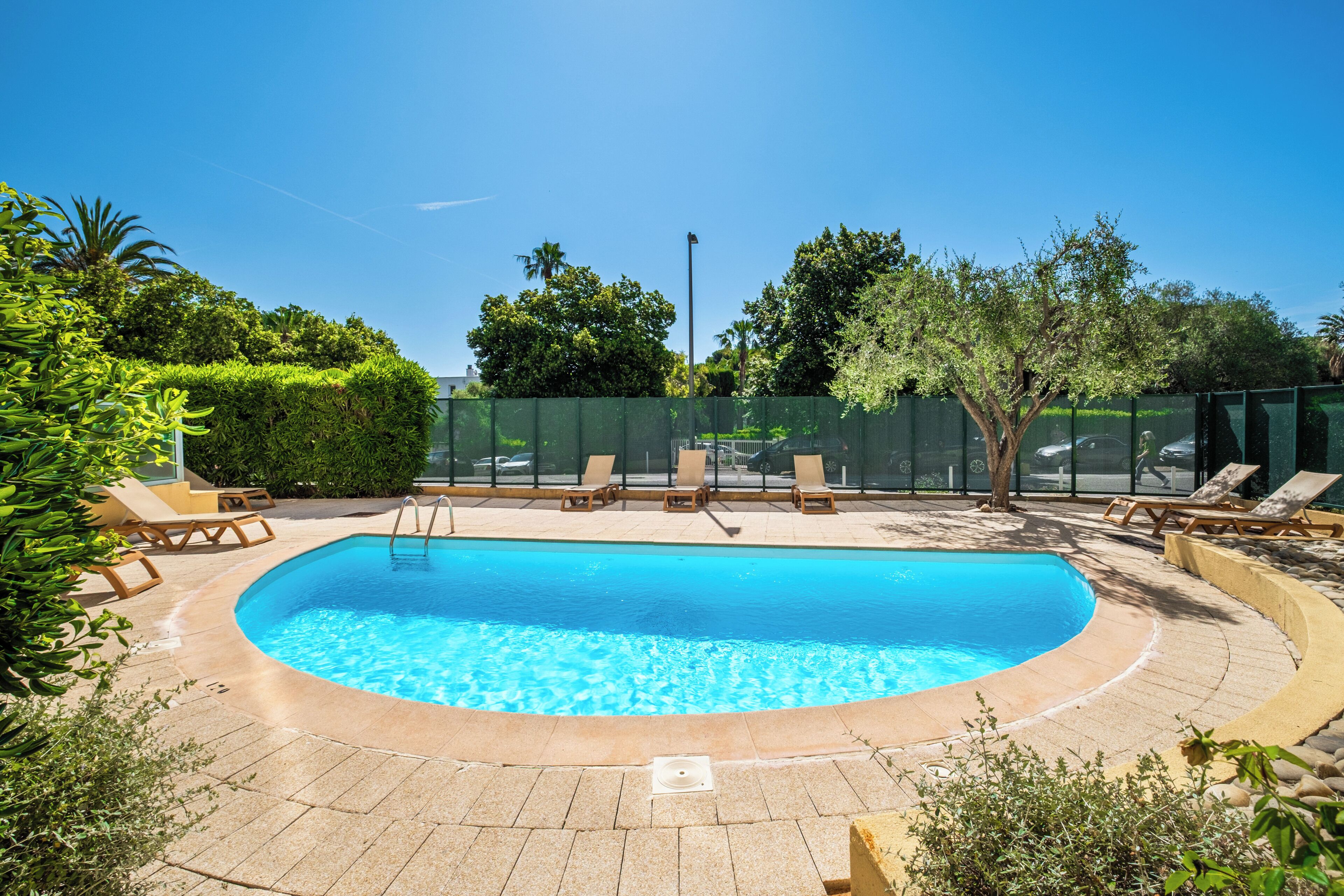 Seasonal outdoor pool, pool loungers