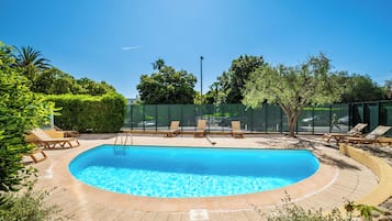Seasonal outdoor pool, pool loungers