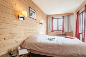Blackout drapes, iron/ironing board, cribs/infant beds, bed sheets - Résidence Pierre & Vacances Avoriaz Saskia Falaise (Morzine)