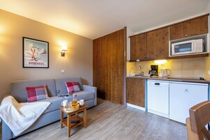 Studio 4 personnes - 1 coin nuit | Zona de estar | Una televisión de pantalla plana