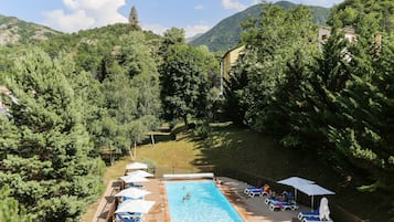 Piscine extérieure (ouverte en saison)