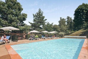 Piscine extérieure (ouverte en saison)