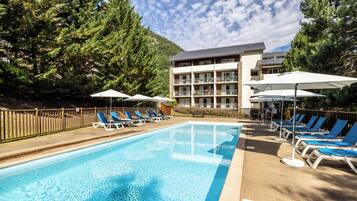 Seasonal outdoor pool