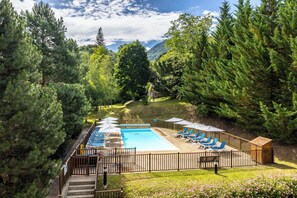 Seasonal outdoor pool - Pierre & Vacances Residence Les Trois Domaines (Ax-les-Thermes)