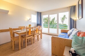 Appartement 6 personnes - 1 chambre + 1 coin nuit - Balcon | 1 bedroom, cots/infant beds, free WiFi, bed sheets