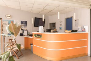 Mostrador de check-in y check-out