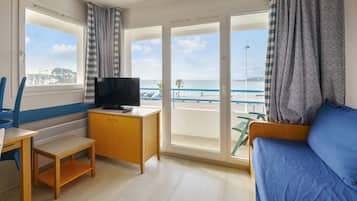 Studio 4 people - 1 sleeping alcove - Balcony - Sea view | Living area | TV