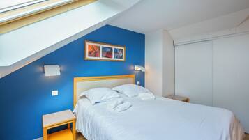 Cots/infant beds, free WiFi, bed sheets