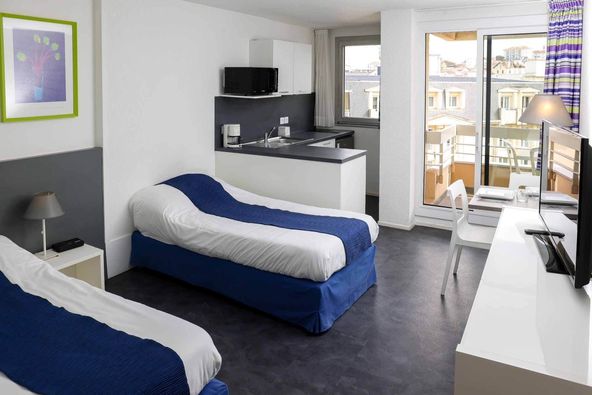 Studio, Balkon, Stadtblick | Schallisolierte Zimmer, Bügeleisen/Bügelbrett, kostenloses WLAN