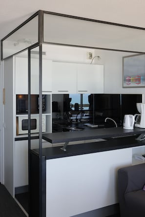 Apartment, Sea View | Private kitchen | Fridge, microwave, oven, stovetop - Résidence Victoria Surf (Biarritz)