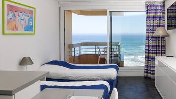 Studio, Balcony, Sea View | Soundproofing, iron/ironing board, free WiFi, bed sheets