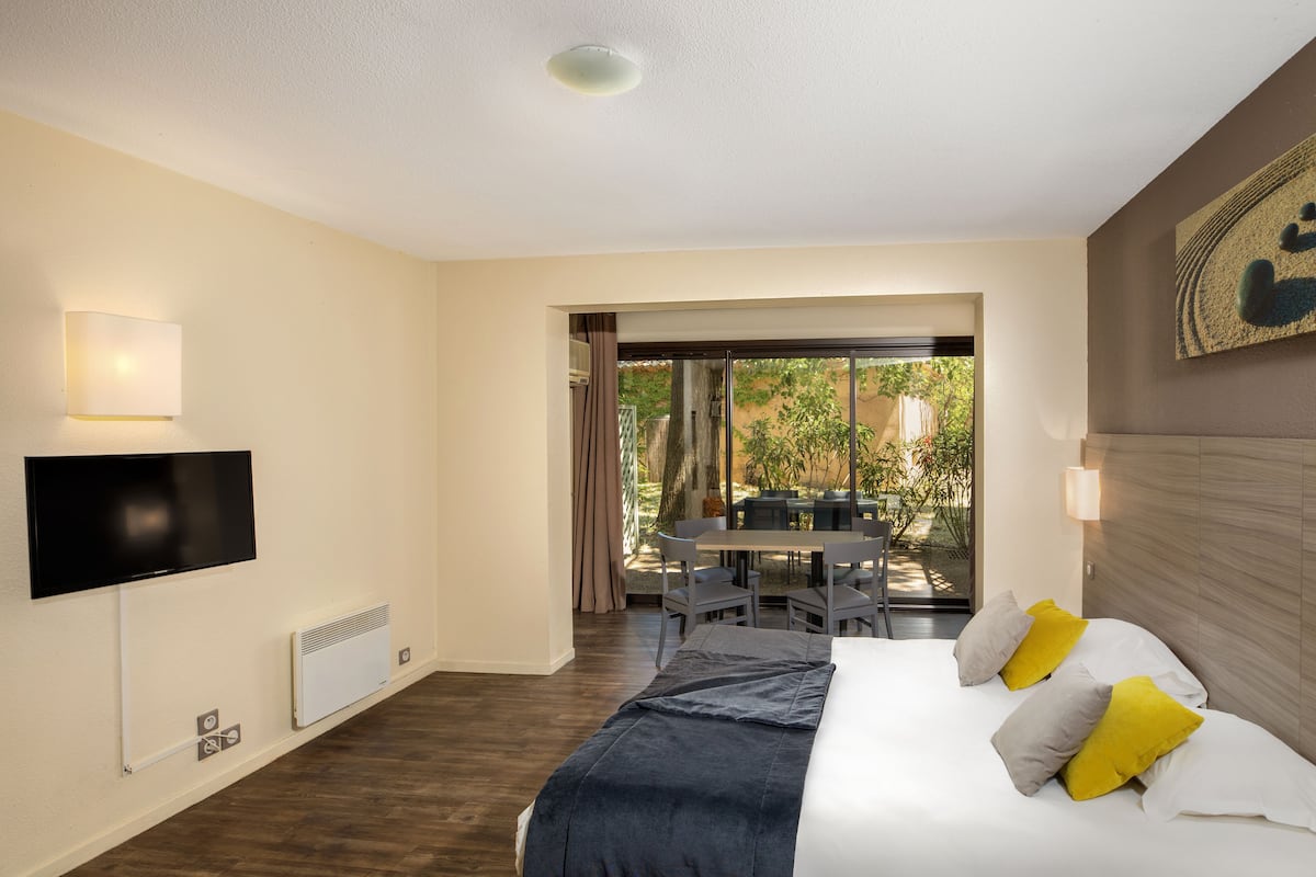 In-room safe, blackout drapes, cribs (free), WiFi (free)