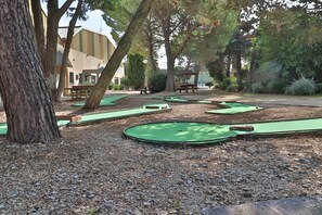 Mini-golf