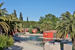 2 piscines extérieures