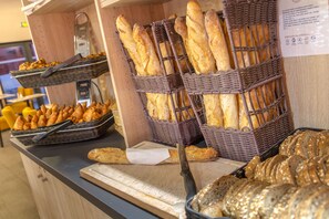 Tägliches Frühstücksbuffet (25 EUR pro Person)