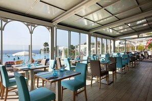 Poolside bar