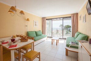 Iron/ironing board, cots/infant beds, free WiFi, bed sheets - Pierre & Vacances Residence Cannes Villa Francia (Cannes)