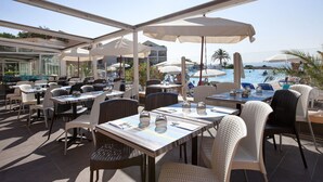 Petit déjeuner, déjeuner et dîner servis sur place