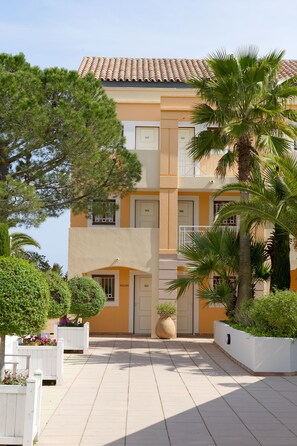 Front of property - Pierre & Vacances Residence Cannes Villa Francia (Cannes)