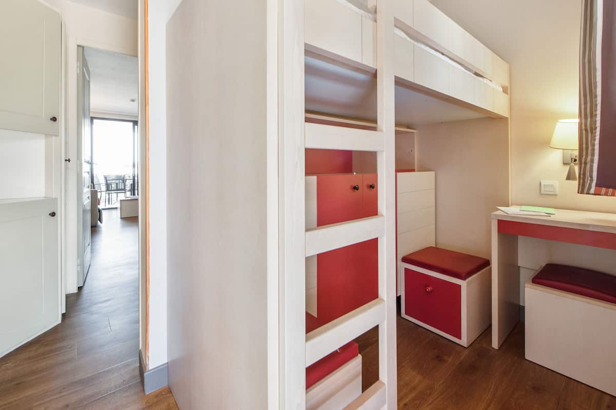 Standard - Studio 4 people | Iron/ironing board, cots/infant beds, free WiFi, bed sheets