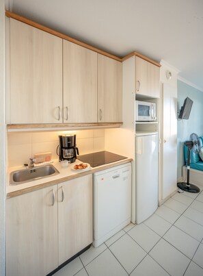 Apartment 6 people - 1 bedroom + 1 sleeping alcove -Terrace - Economy - Sea view | Private kitchen