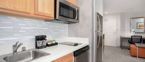 Full-sized fridge, microwave, stovetop, dishwasher