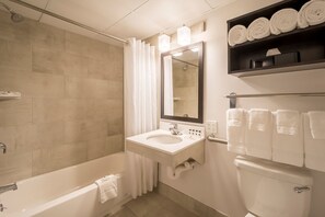 Combined shower/bathtub, free toiletries, hair dryer, towels