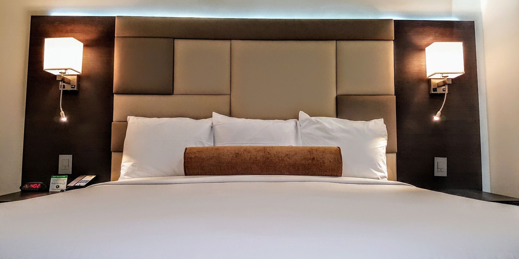 Premium bedding, desk, iron/ironing board, free WiFi