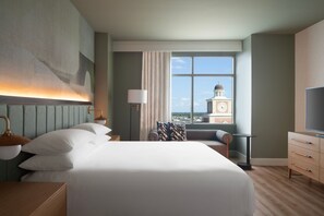 Ropa de cama de alta calidad y caja de seguridad en la habitación 