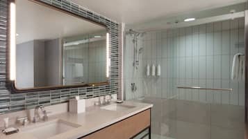 Room, 1 King Bed | Bathroom